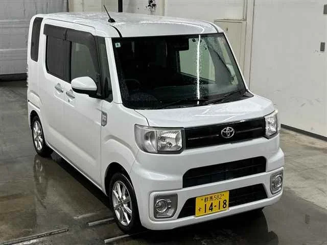 Toyota Pixis Mega LA700A 2022